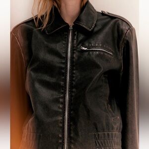 DISTRESSED VEGAN LEATHER BOMBER JACKET W/ SHOULDER PADS 🔥 SIZE L